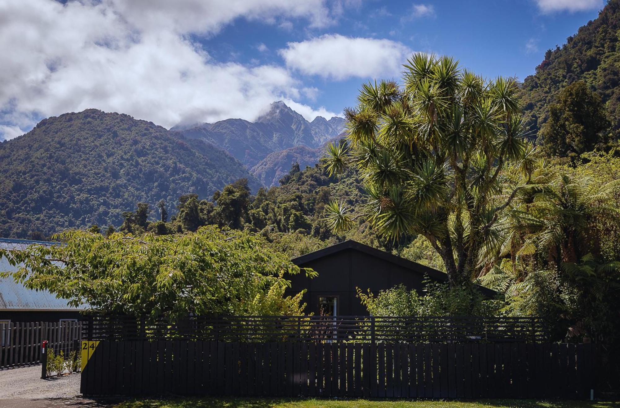 Two Four Cron Franz Josef Villa Exterior foto